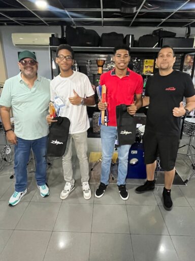 Entrega de Nuevos Instrumentos Musicales, Transforma Vidas Apoyando a la Fundación Guerreros de Barrio