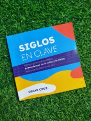 Siglos en Clave: Breve historia de la música afrocaribeña a partir del siglo XVII hasta la actualidad es una obra de investigación historiográfica y pedagógica escrita por el percusionista, educador y gestor cultural panameño Oscar Cruz.